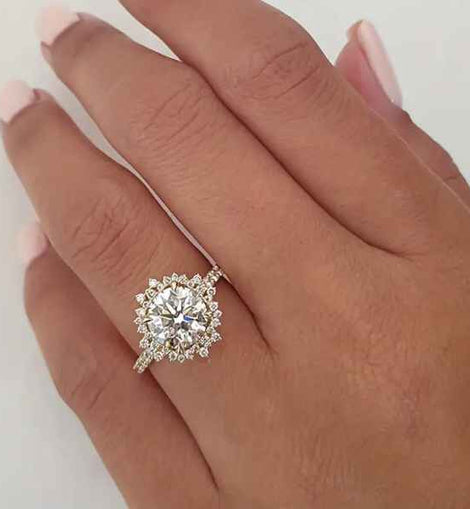 ODETTE Round Brilliant Cut Moissanite Ring